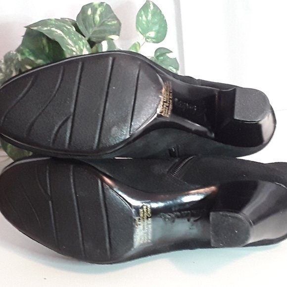 CLARK'S NWOT Bendables Black Suede Zip Booties Boots Size 8 - Picture 5 of 5